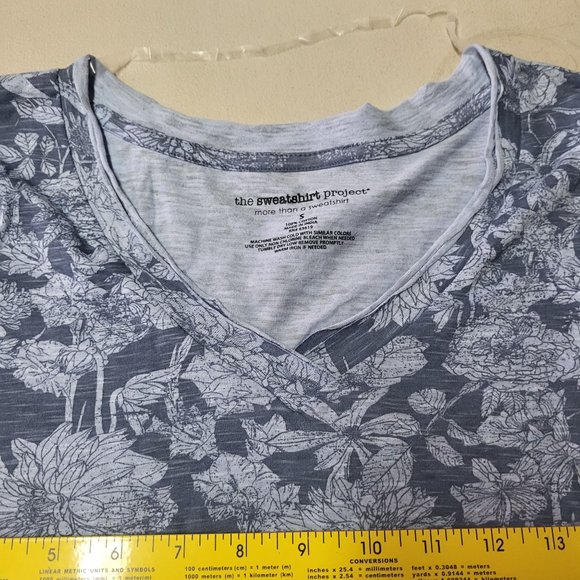 New Sweatshirt Project Women's Small Shirt Blue Floral Blouse Short Sleeve‎ Top - Picture 11 of 13